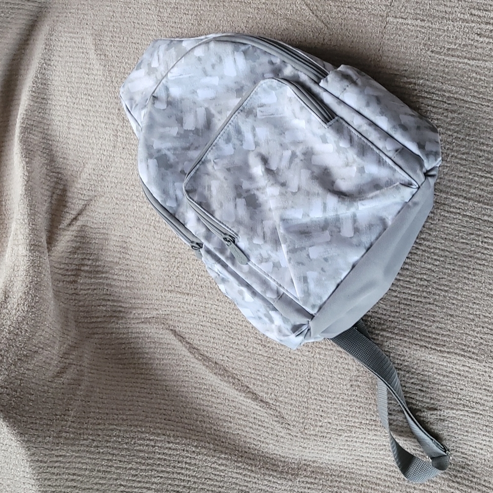 Thirty-One  adjustable slingback backpack mystic gray